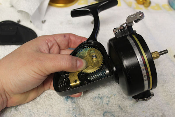 Penn Spinfisher 704 704 how to take apart and service 